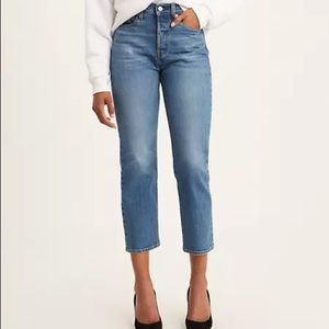 Levi’s | Wedgie Straight | 32 x 28 | NWT 💙